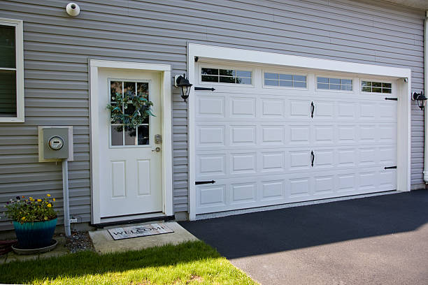 24/7 Emergency Garage Door Panel Replacement experts in Dysart, IA